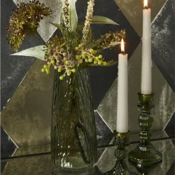 Grn glas lysestage. H 15 cm