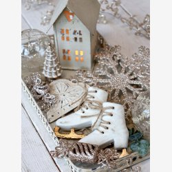 Lyshus, antique cream