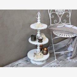 Chic Antique, Etager m. 3 fade og blondekanter