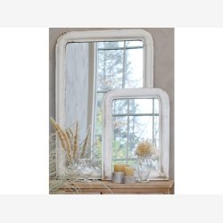 Vase med blondekant. H 18 cm