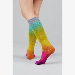 Gusto Wool Echoes � h�ndfarvet str�mpegarn med merino. 100g