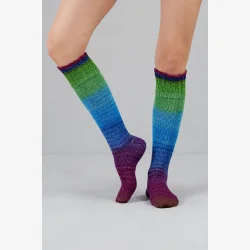 Gusto Wool Echoes � h�ndfarvet str�mpegarn med merino. 100g
