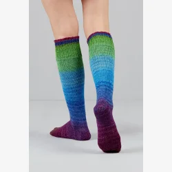 Gusto Wool Echoes � h�ndfarvet str�mpegarn med merino. 100g
