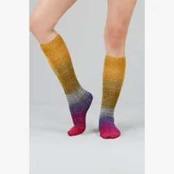 Gusto Wool Echoes � h�ndfarvet str�mpegarn med merino. 100g