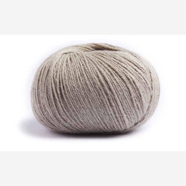 Merida slidstrk bluse og strmpegarn. 50g, Muskat