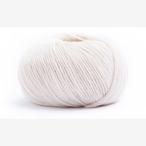 Merida slidstrk bluse og strmpgarn. 50g. Natur