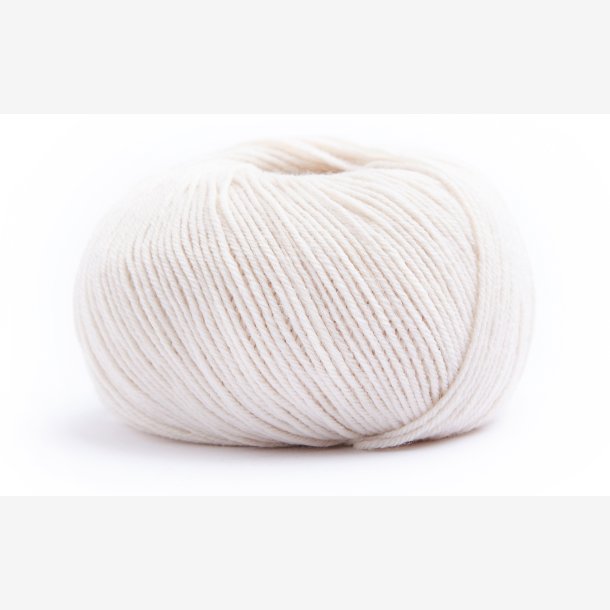 Merida slidstrk bluse og strmpgarn. 50g. Natur