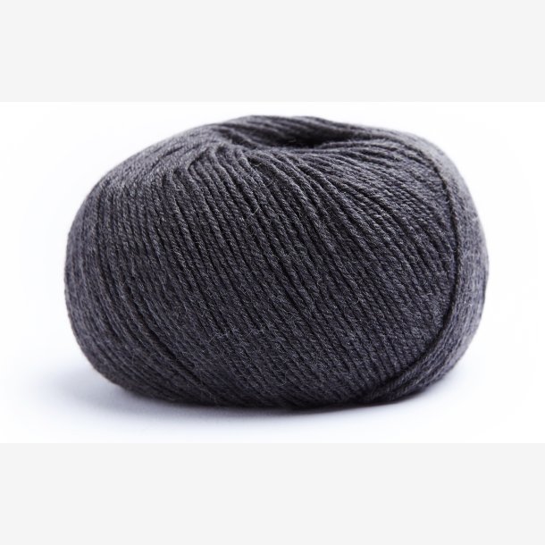 Merida slidstrk bluse og strmpegarn. 50g,  Antracit gr