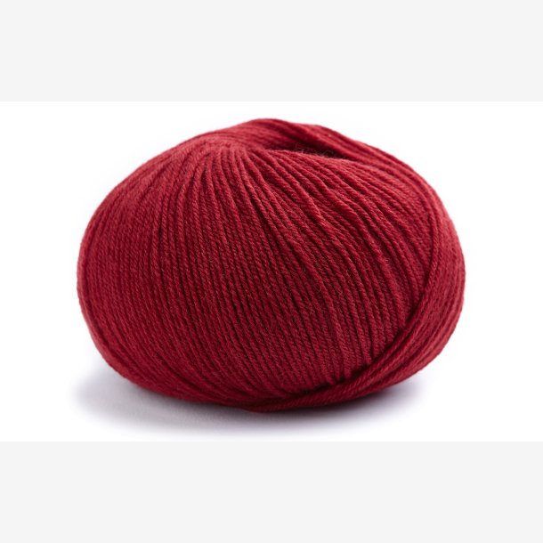 Merida slidst�rk bluse og str�mpegarn. 50g, Carmine