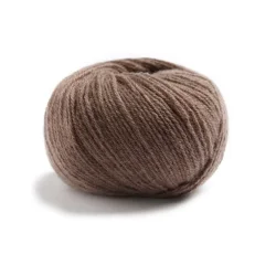 Como farve Macadamia . 25g. En varm, mellembrun nuance med bld melering og naturligt udtryk.