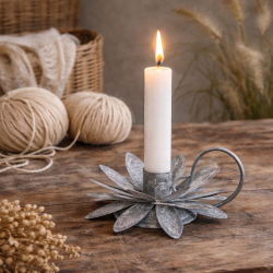 Kammerstage i jern med blomsterform � antik zink