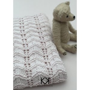 Opskrift p� strikket babyt�ppe med hulm�nster