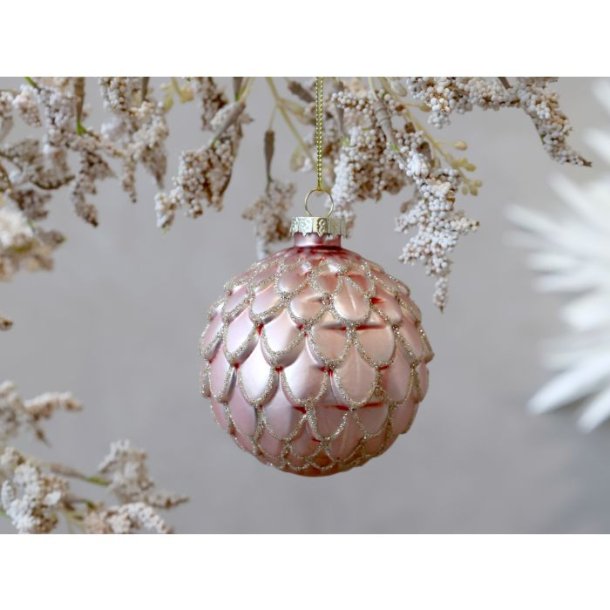 Hndmalet julekugle i rosa farvet glas.  8 cm